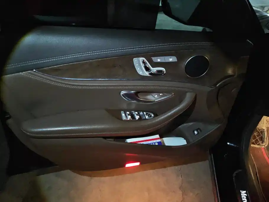 Mercedes-Benz E-Class — миниатюра 7