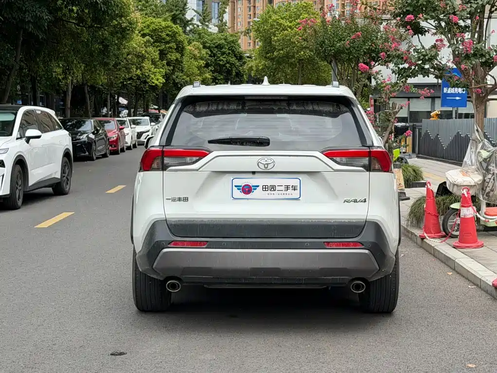 Toyota RAV4 — миниатюра 5
