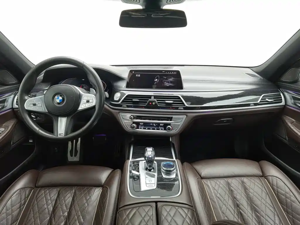 BMW 7 Series — миниатюра 5