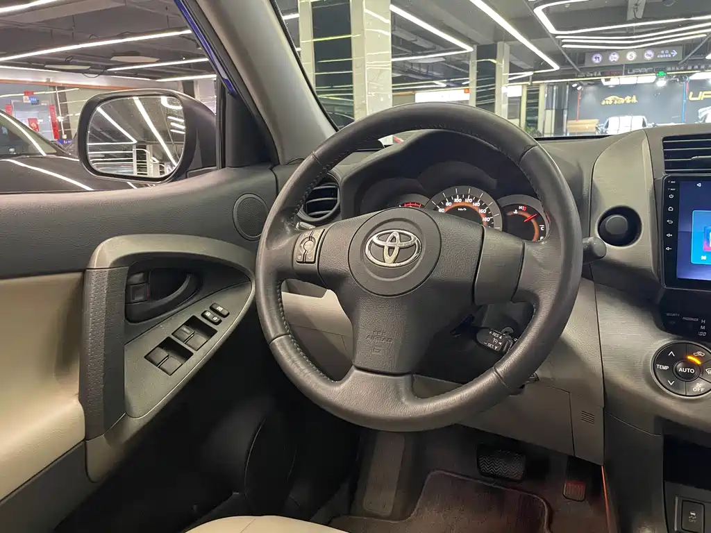 Toyota RAV4 — миниатюра 13