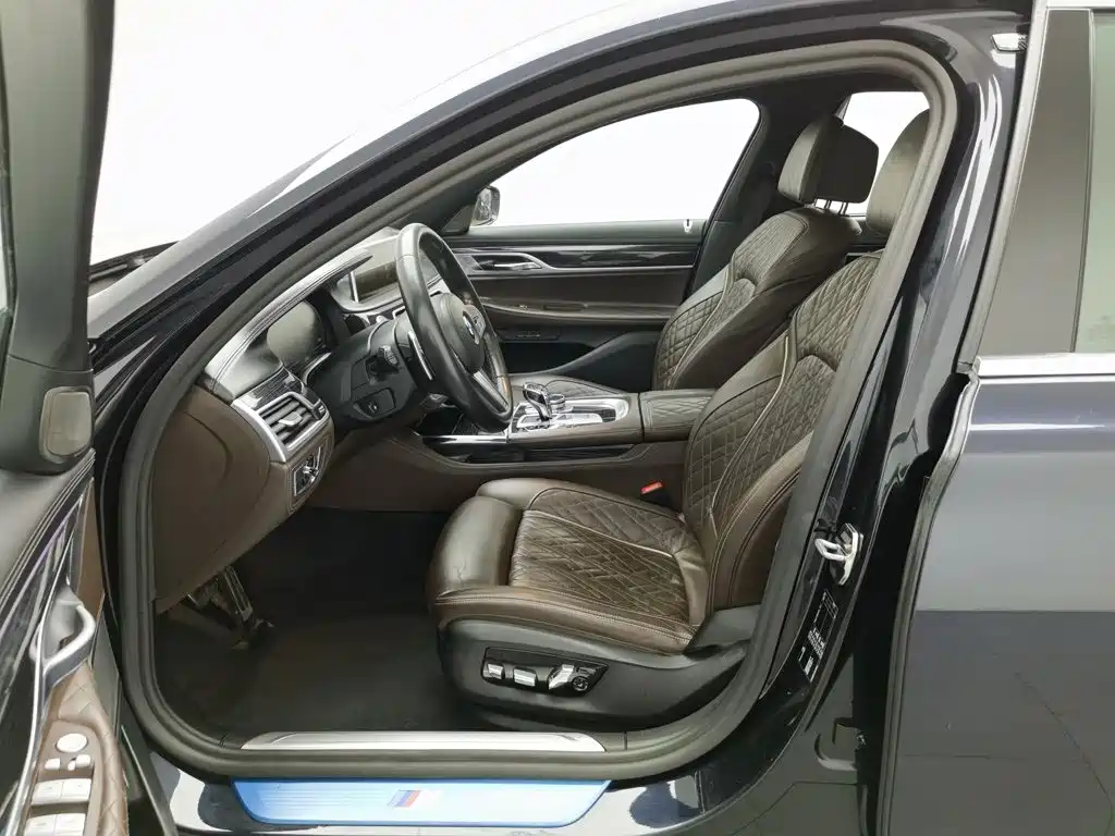 BMW 7 Series — миниатюра 10