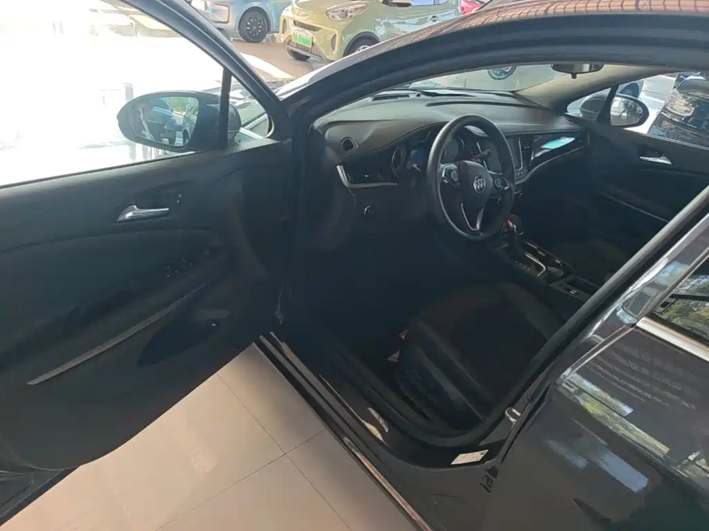 Buick Verano — миниатюра 12