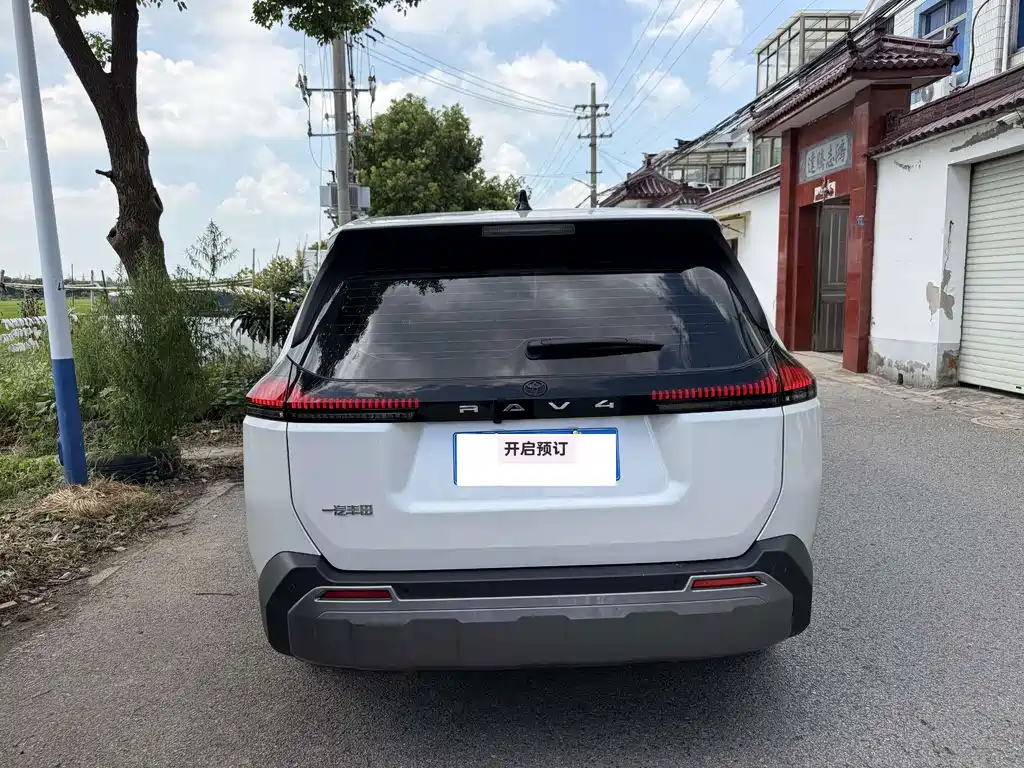 Toyota RAV4 — миниатюра 7