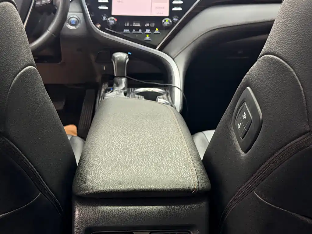 Toyota Camry — миниатюра 13