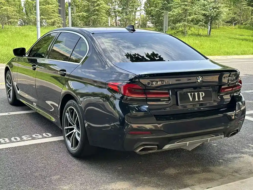 BMW 5 Series — миниатюра 8