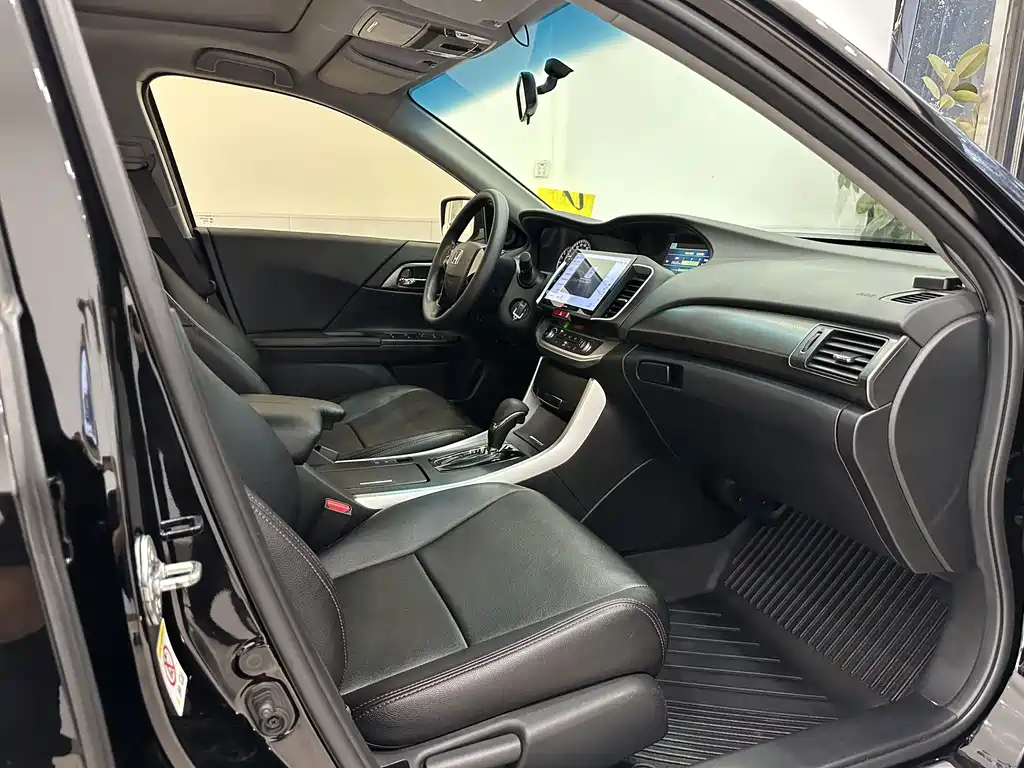 Honda Accord — миниатюра 10