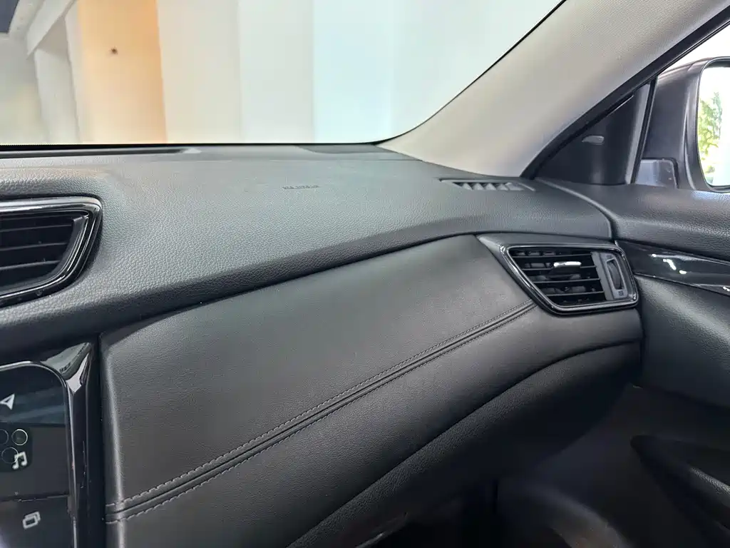 Nissan X-Trail — миниатюра 12