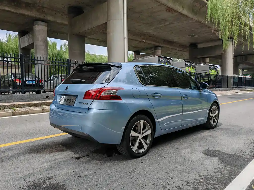 PEUGEOT 308S