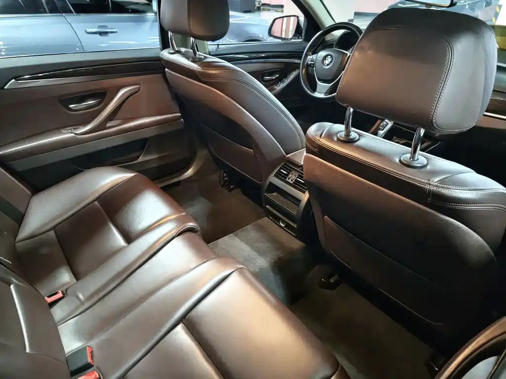 BMW 5 Series — миниатюра 5