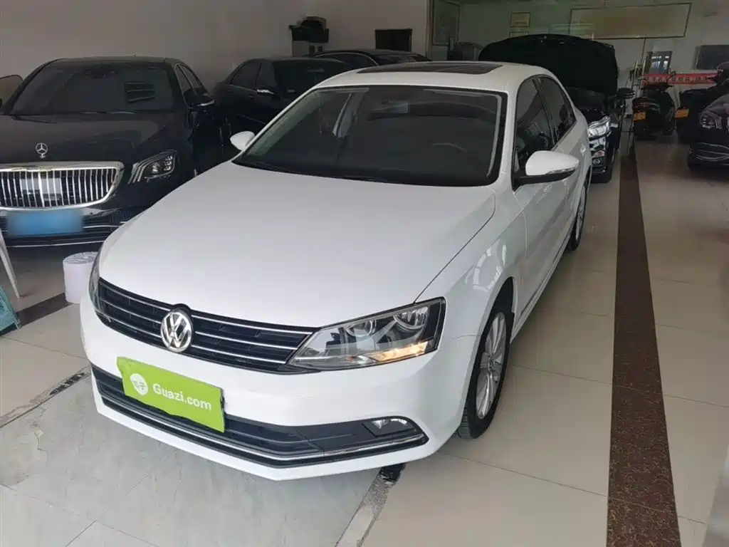 Volkswagen Sagitar 2016