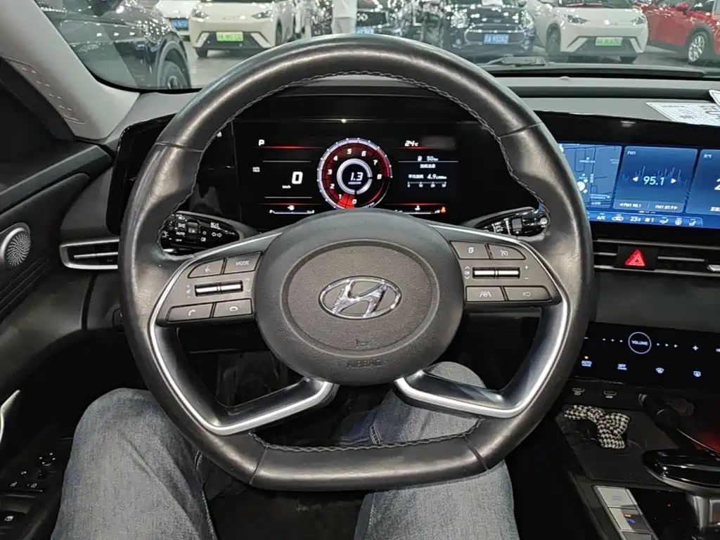 Hyundai Elantra — миниатюра 11