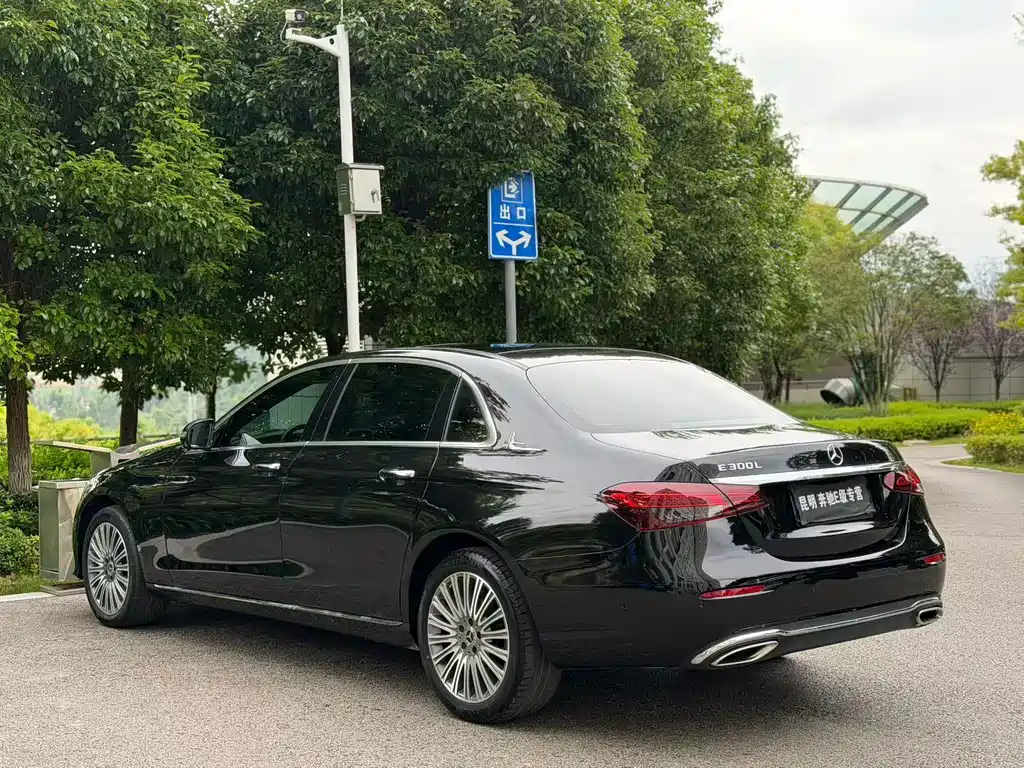 Mercedes-Benz E-Class — миниатюра 9