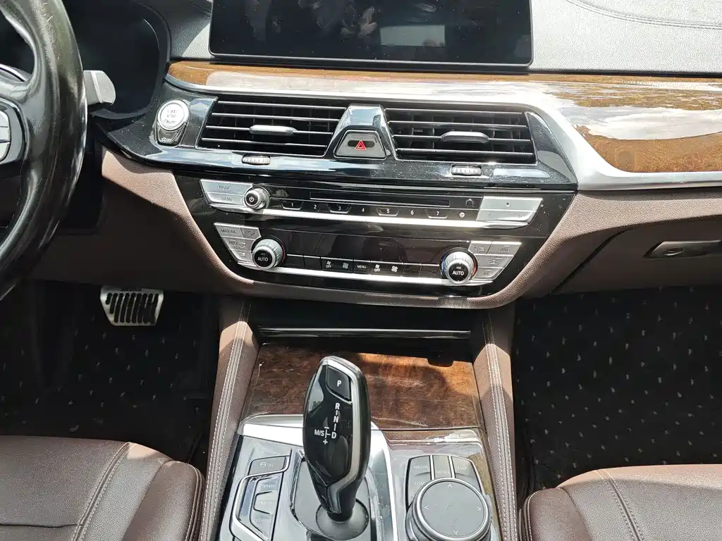 BMW 5 Series — миниатюра 16