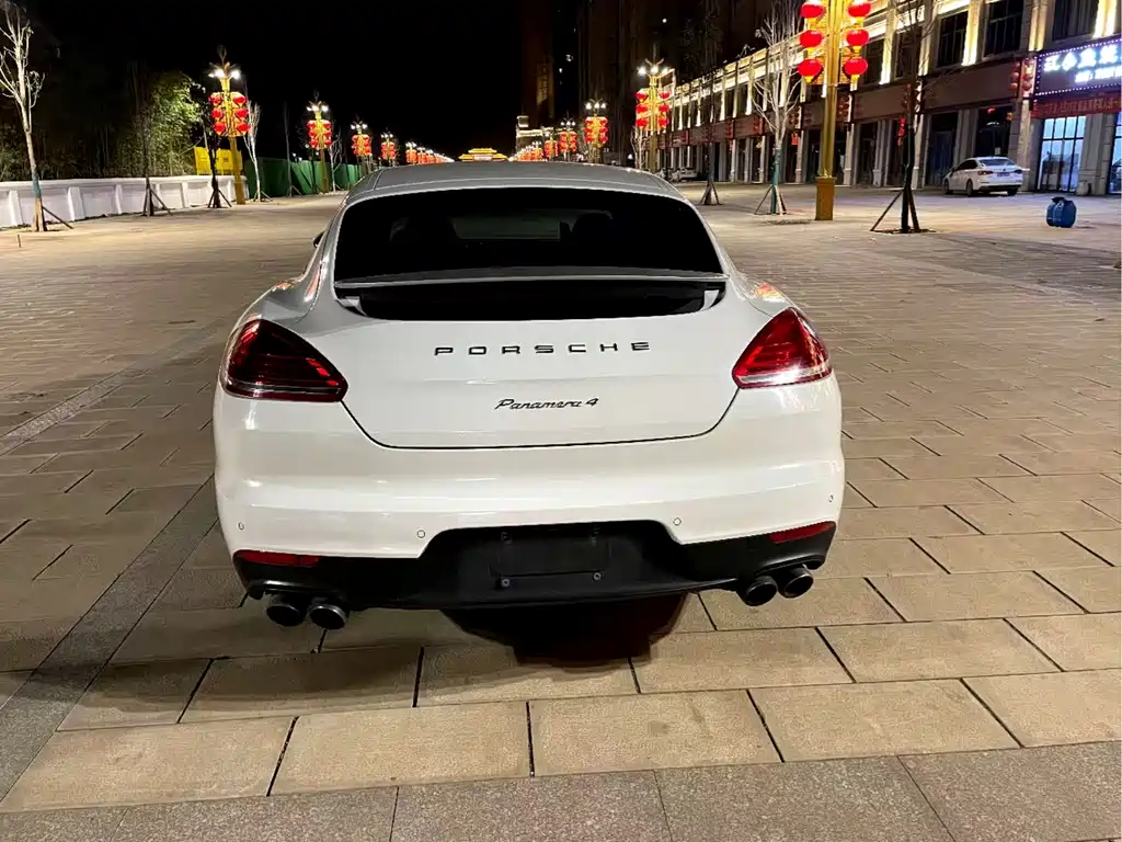 PORSCHE PANAMERA