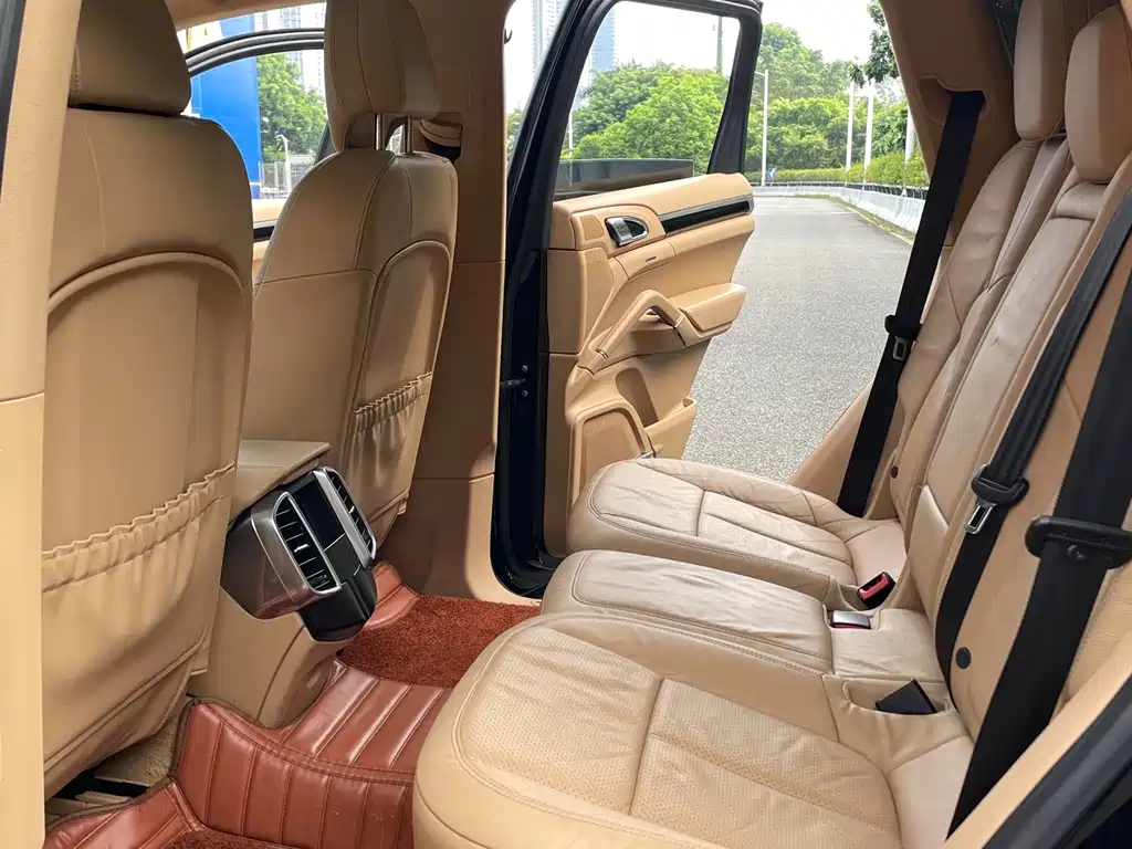 Porsche Cayenne — миниатюра 10