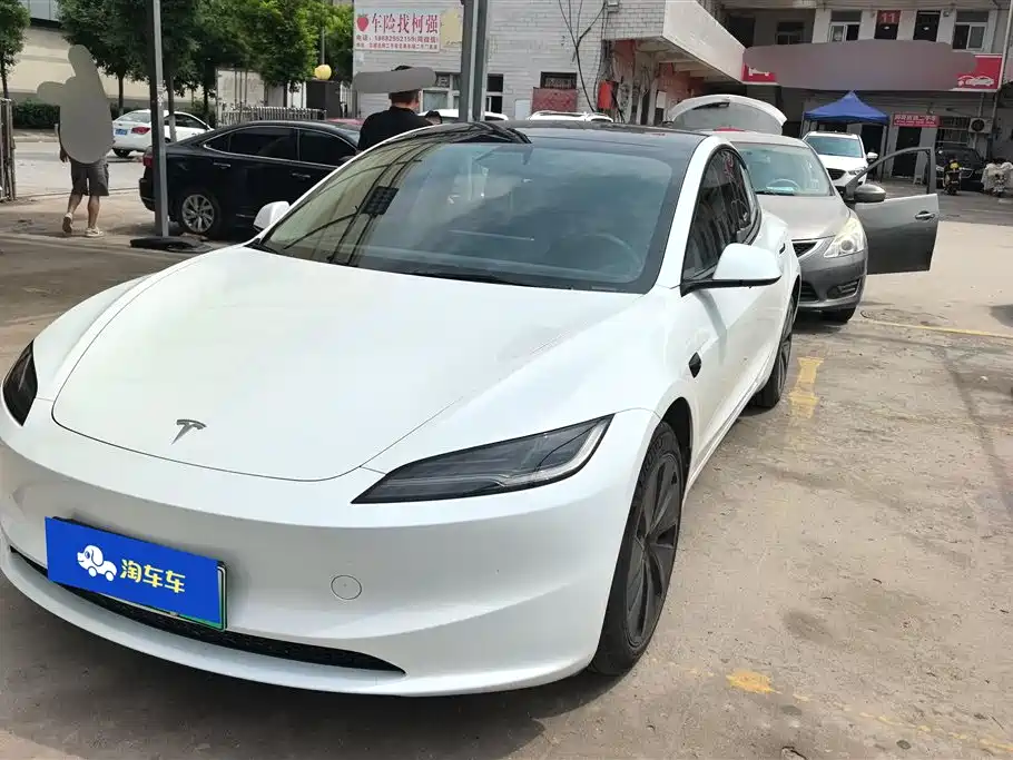 Tesla Model 3 2024