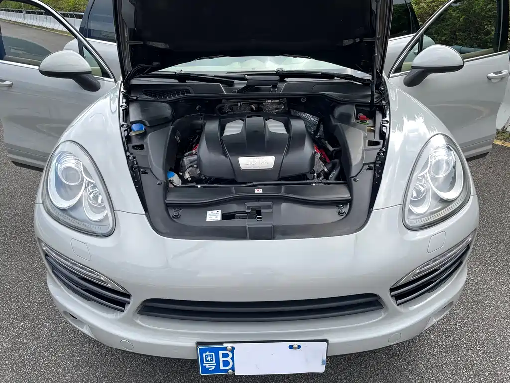 Porsche Cayenne — миниатюра 5