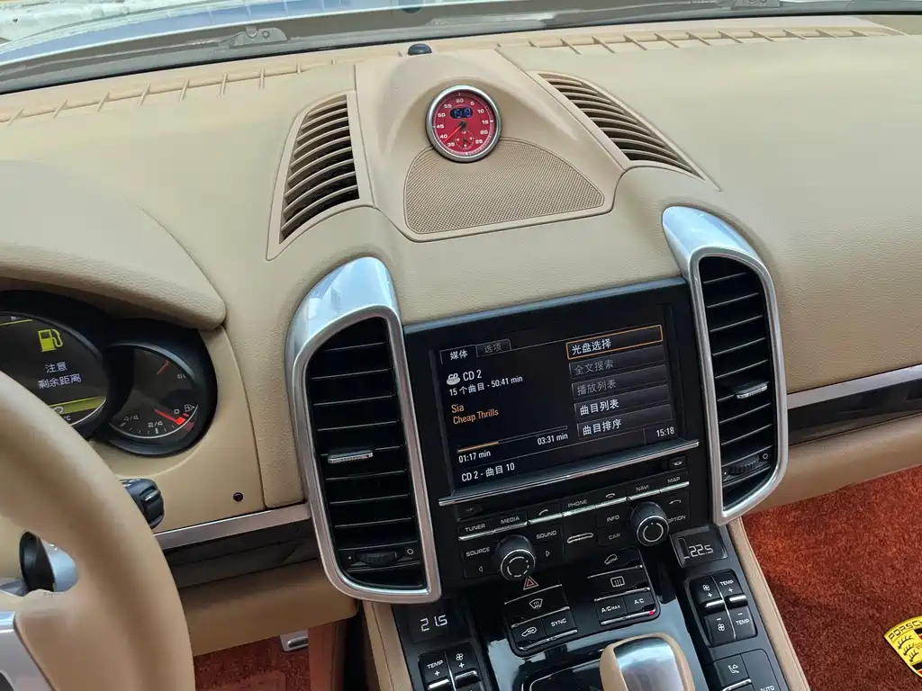 Porsche Cayenne — миниатюра 12