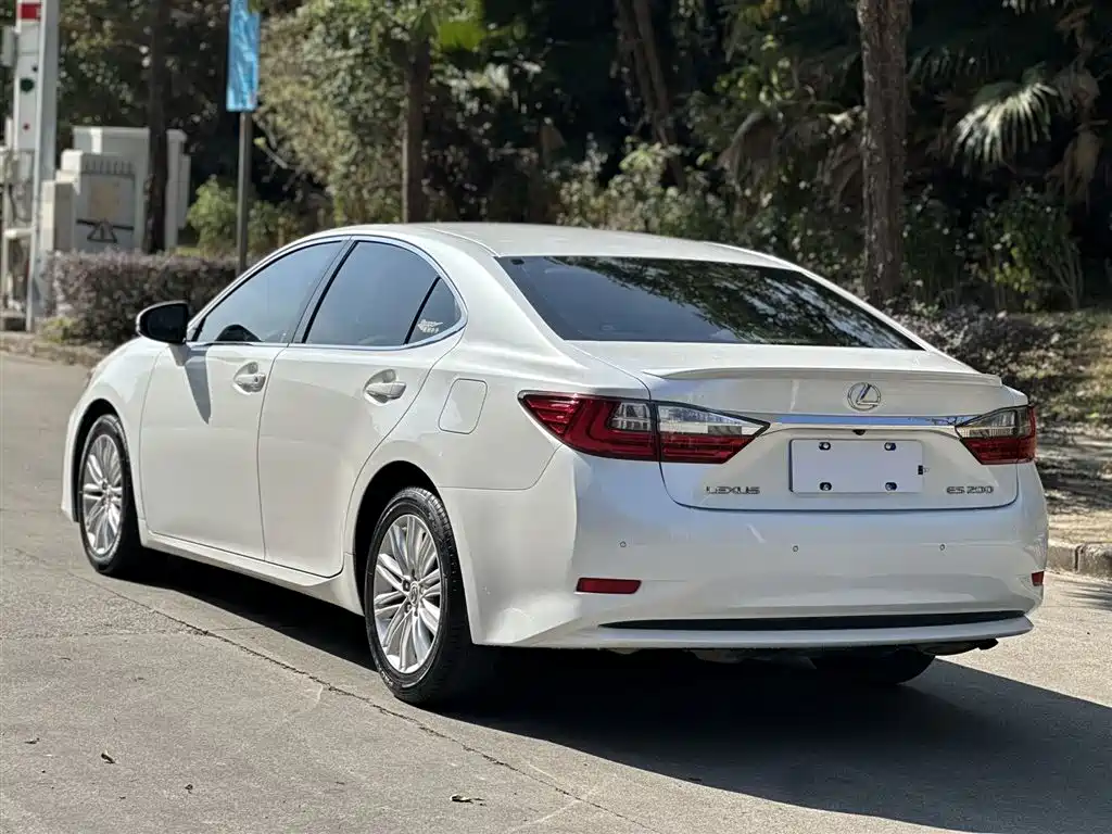 LEXUS ES