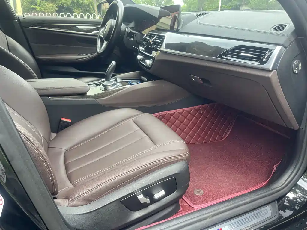 BMW 5 Series — миниатюра 6