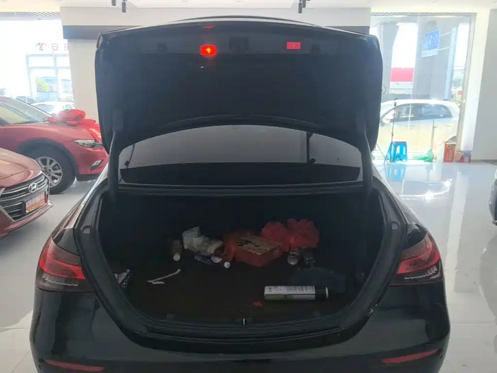 Mercedes-Benz E-Class — миниатюра 19