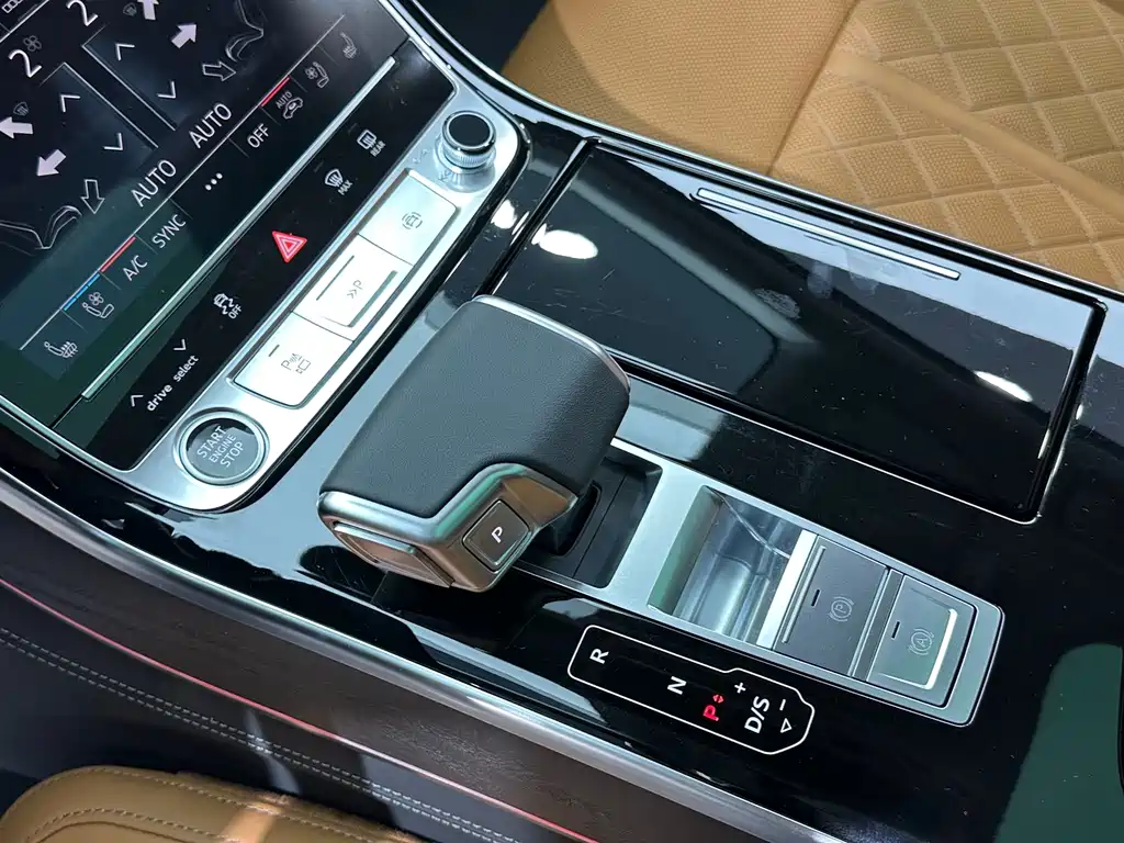 Audi A8 — миниатюра 10