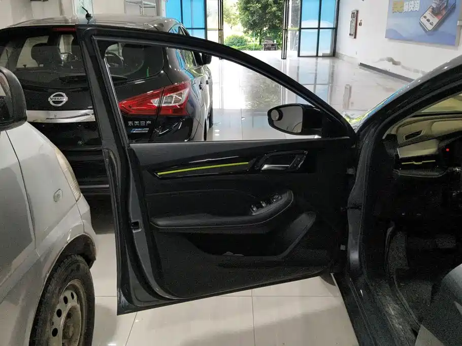 Roewe i5 — миниатюра 7
