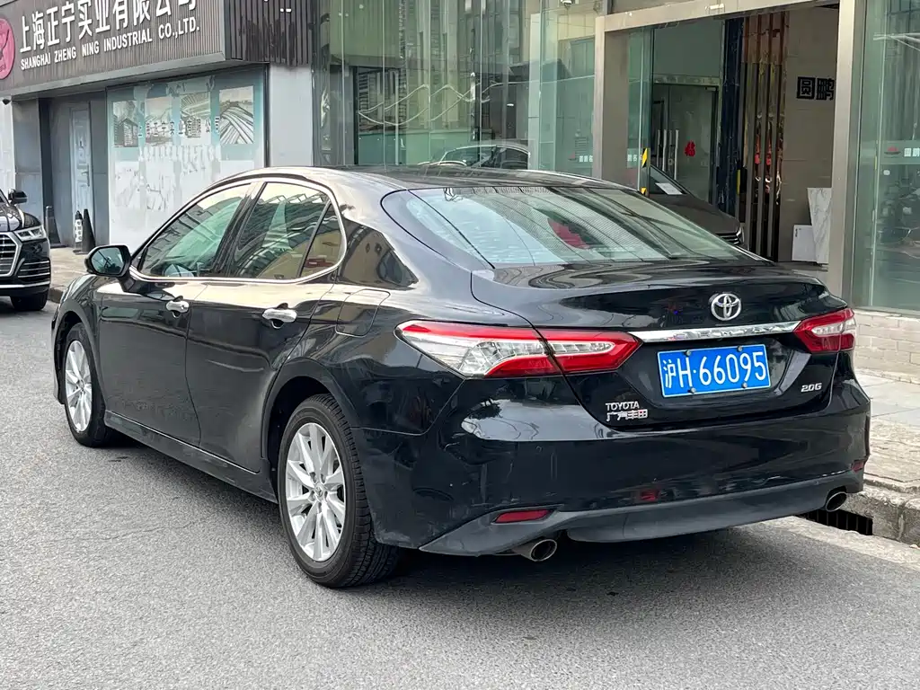 Toyota Camry — миниатюра 5