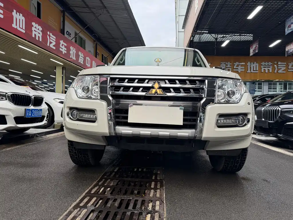 Mitsubishi Pajero (Import) — миниатюра 2