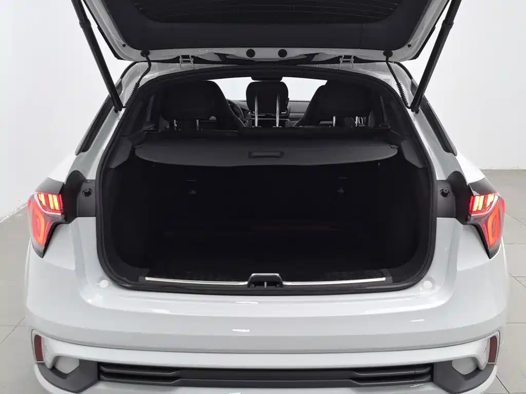 Lynk & Co 02 Hatchback — миниатюра 16