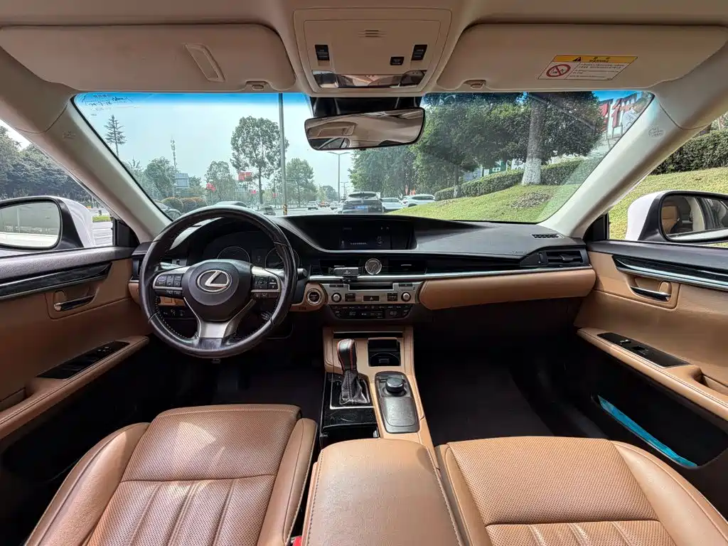 Lexus ES — миниатюра 13