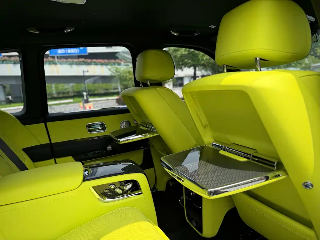 Rolls-Royce Cullinan — миниатюра 19