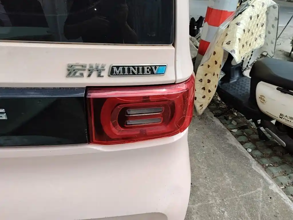 Wuling MINIEV — миниатюра 8