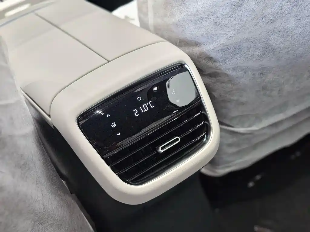 Changan Deepal DARK BLUE L07