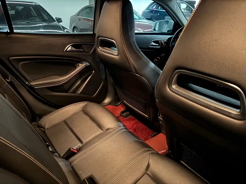 Mercedes-Benz GLA — миниатюра 8