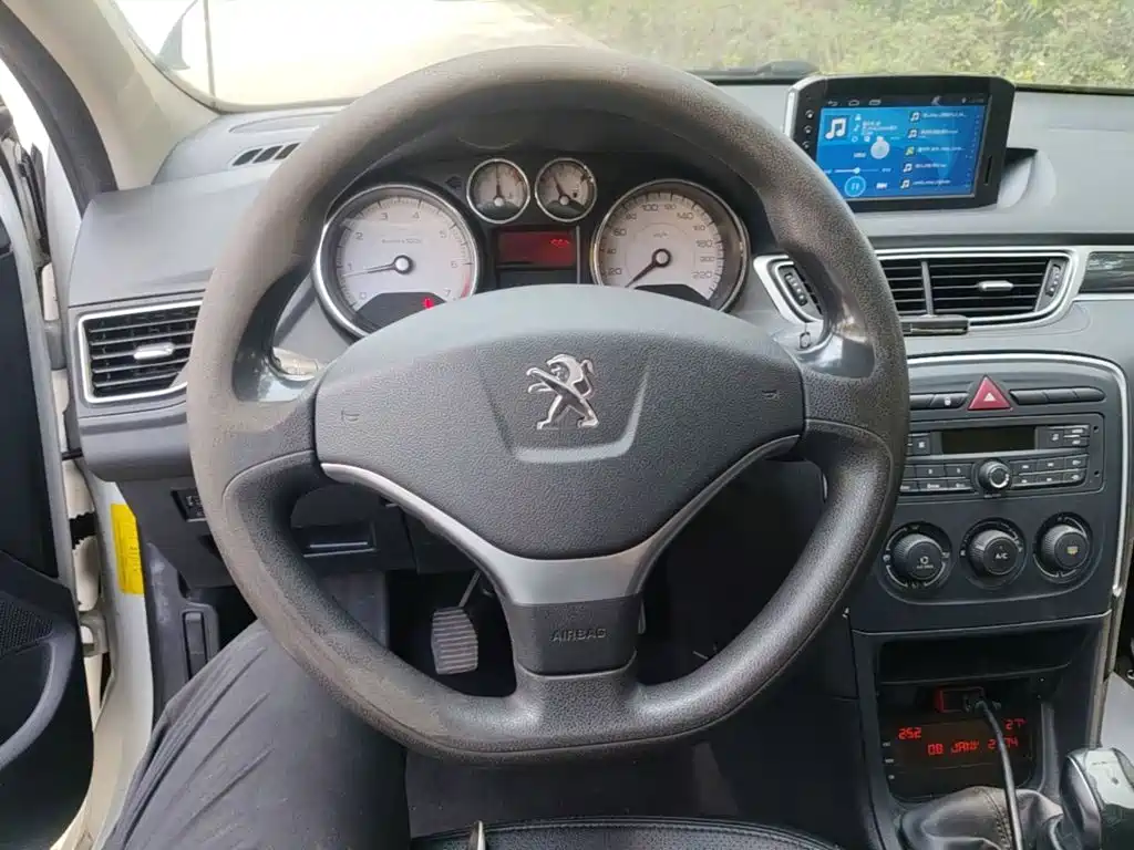 Peugeot 308 — миниатюра 11