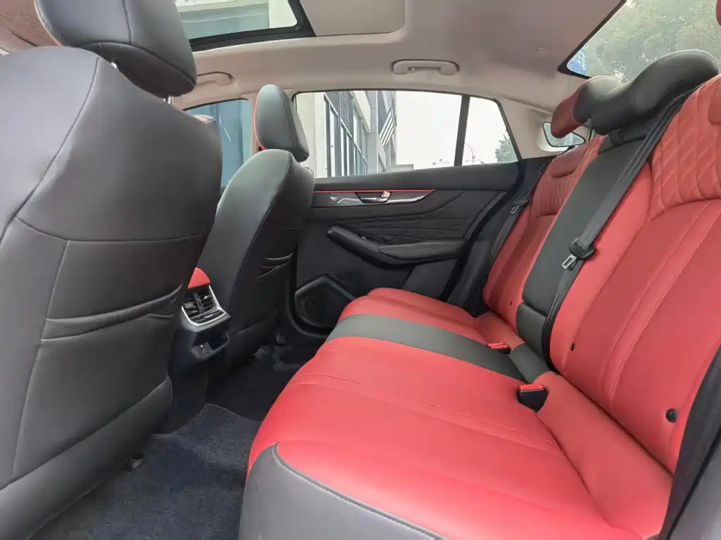 DONGFENG YI HYUN MAX