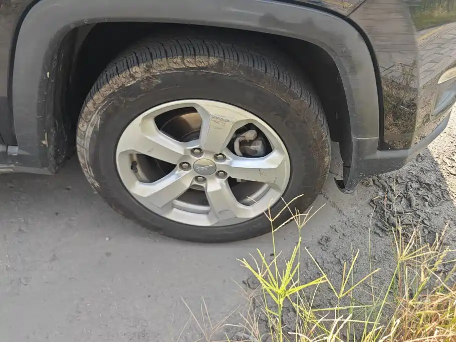 Jeep Compass — миниатюра 6