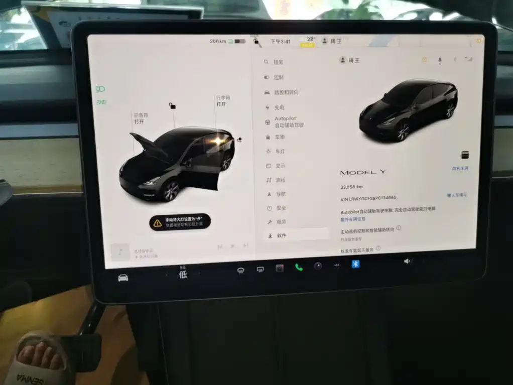 Tesla Model Y — миниатюра 12