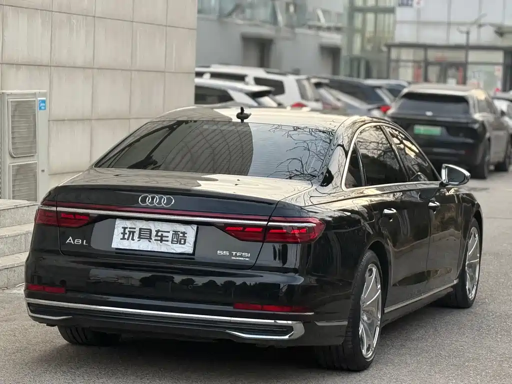 AUDI A8