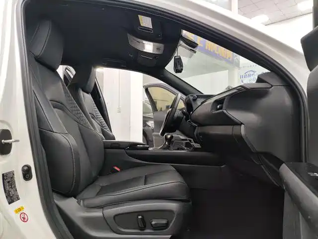 Lexus UX — миниатюра 15