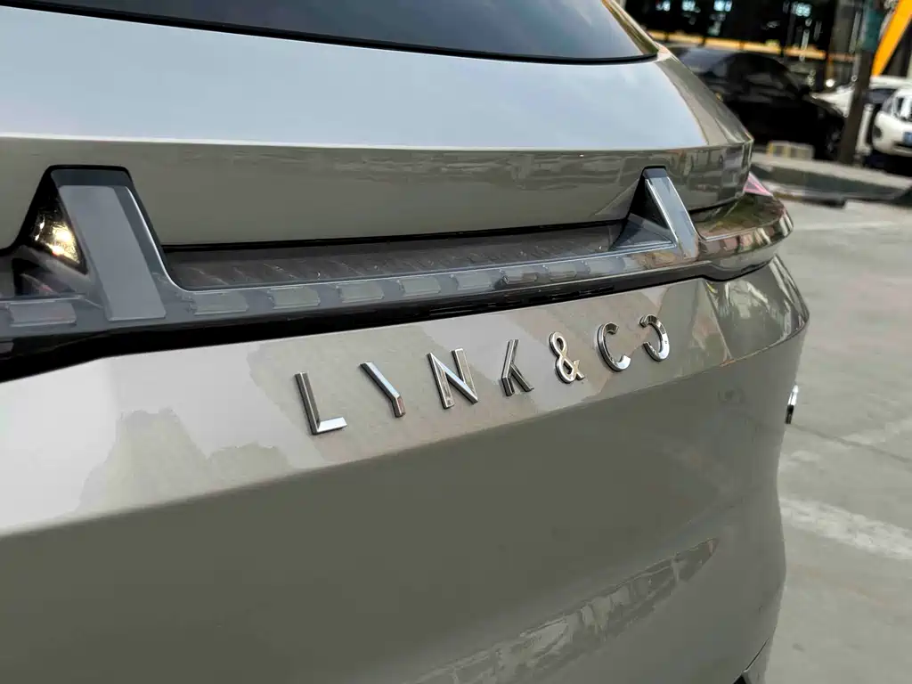 Lynk & Co 08 EM-P 2025 245km Halo