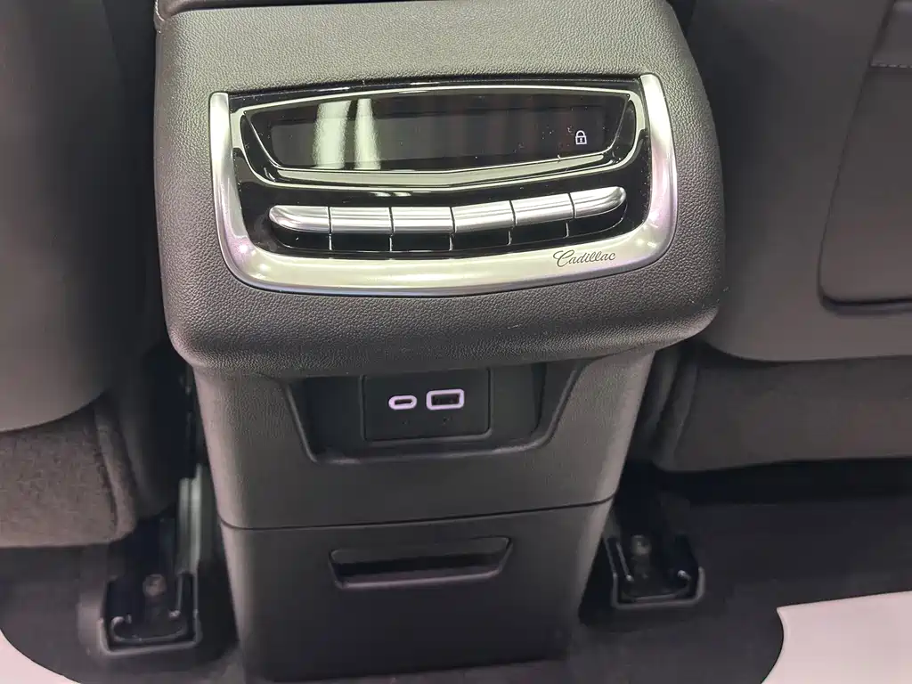Cadillac XT6 — миниатюра 16