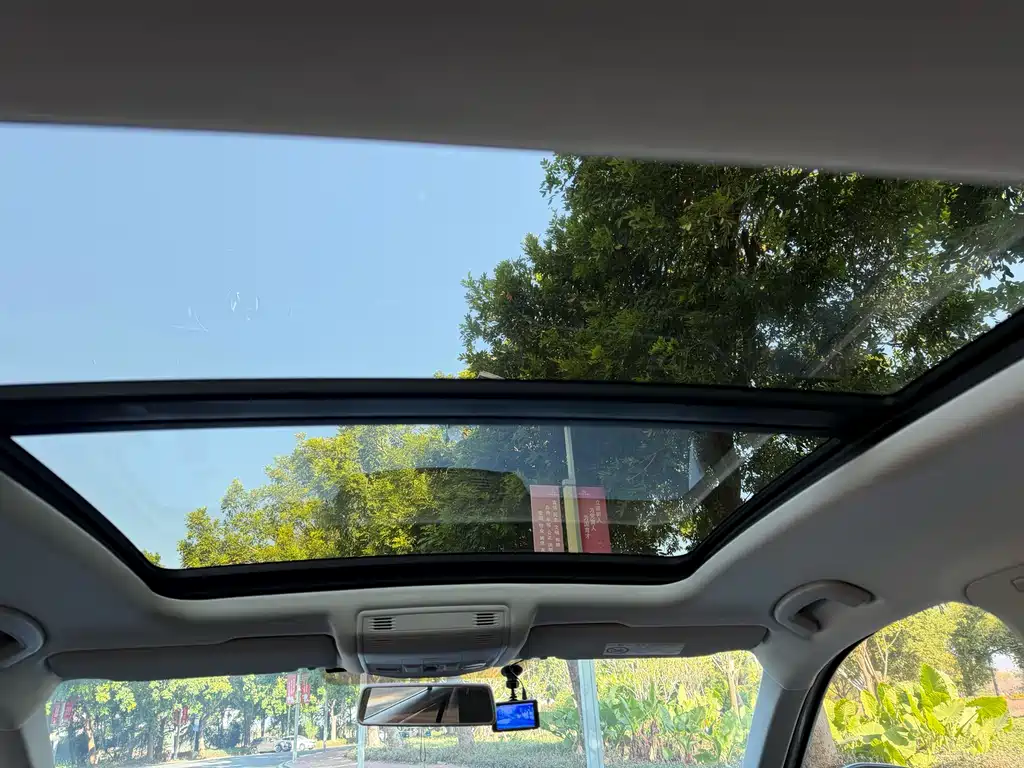 VOLKSWAGEN T ROC EXPLORING SONGS