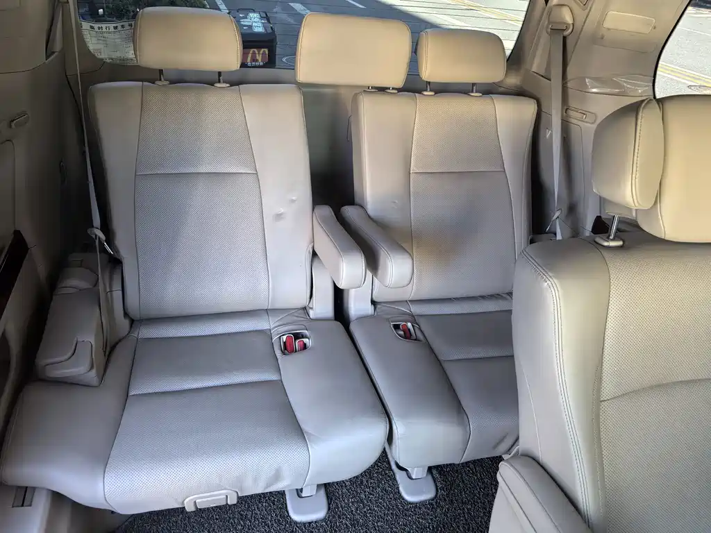 Toyota Alphard — миниатюра 15