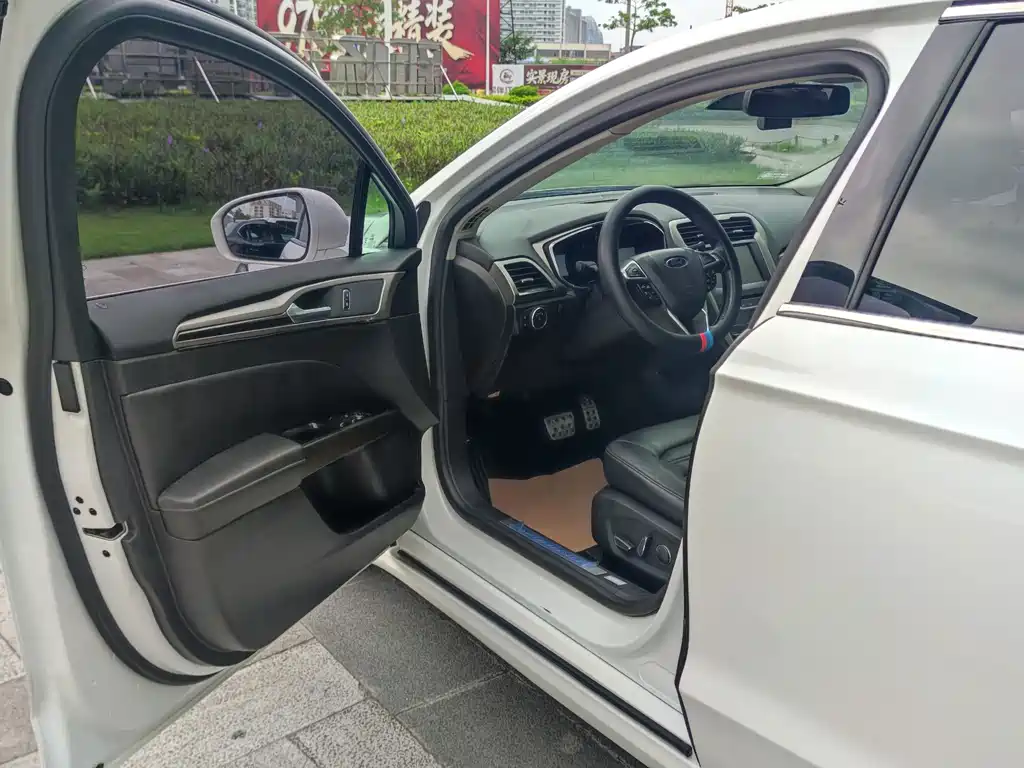 Ford Mondeo — миниатюра 14