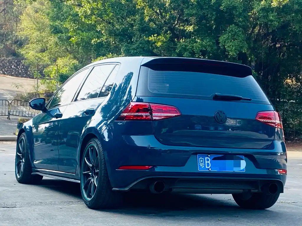 VOLKSWAGEN GOLF GTI