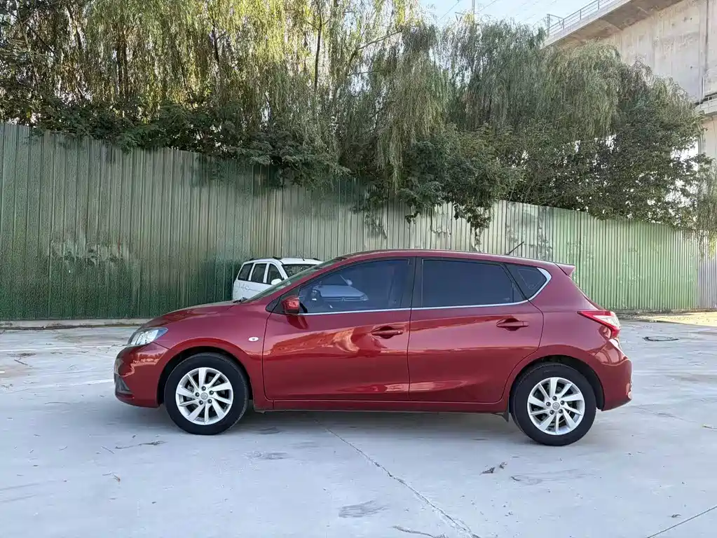 Nissan Tiida — миниатюра 6