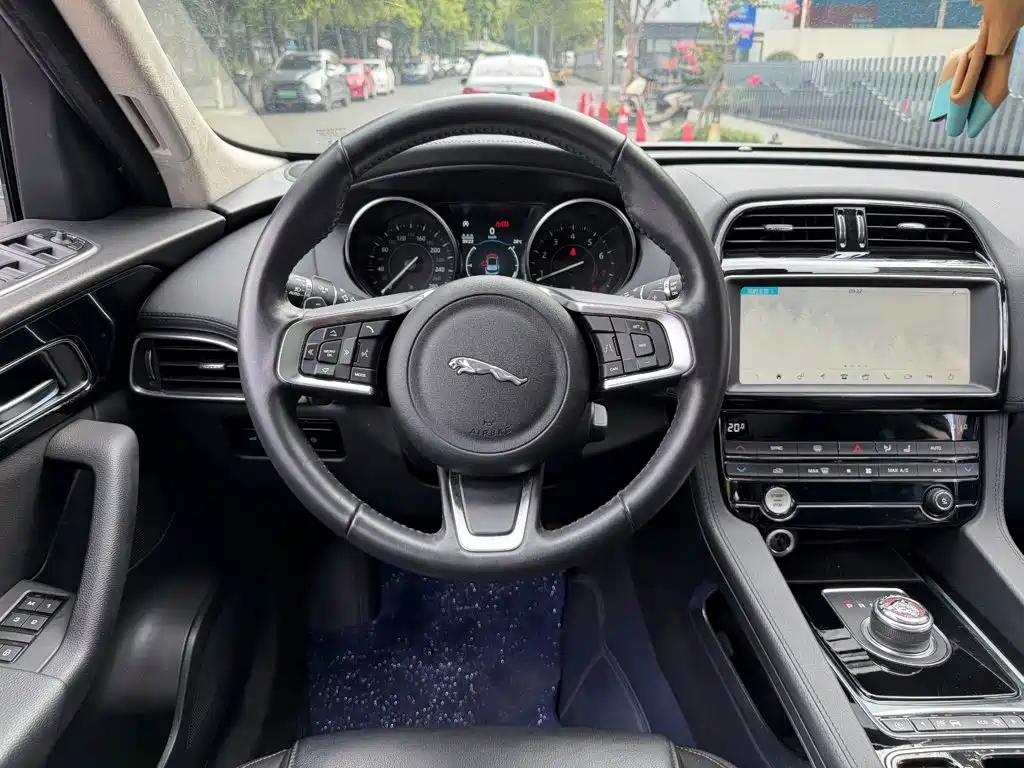 Jaguar F-PACE — миниатюра 14