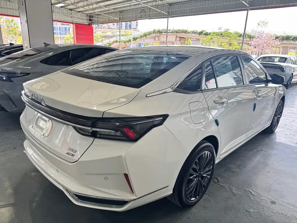 DONGFENG YI HYUN MAX